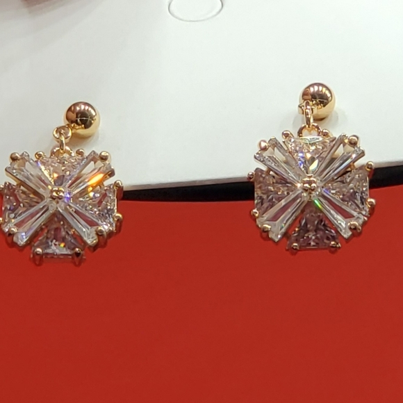 🎁Square Crystal Dangle Earrings - Picture 4 of 9